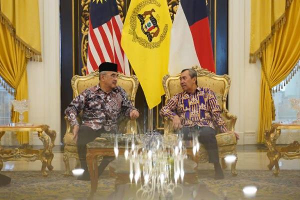 Temui Yang Dipertua Negeri Melaka, Gubri Bahas RoRo dan Jembatan Melaka-Rupat Dumai